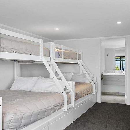 Acacia Bay Bach - Views, Spa & Serenity - Taupo Dış mekan fotoğraf